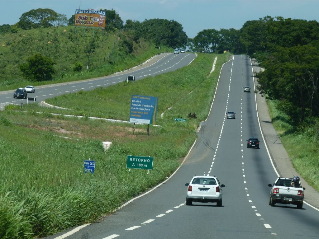 O número de acidentes em rodovias federais caiu 38,2% durante a Semana Santa no Distrito Federal; nenhuma morte foi registrada no período; os dados parciais são da Polícia Rodoviária Federal e consideram ocorrências registradas entre quinta-feira (24) e meia-noite desta segunda-feira (28); As BR 060, que liga Brasília a Goiânia (foto), e a 040, que liga o DF ao Rio de Janeiro, lideraram os registros (Foto: Leonardo Lucena) O número de acidentes em rodovias federais caiu 38,2% durante a Semana Santa no Distrito Federal; nenhuma morte foi registrada no período; os dados parciais são da Polícia Rodoviária Federal e consideram ocorrências registradas entre quinta-feira (24) e meia-noite desta segunda-feira (28); As BR 060, que liga Brasília a Goiânia (foto), e a 040, que liga o DF ao Rio de Janeiro, lideraram os registros