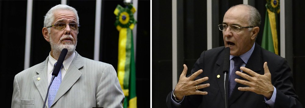 Em discurso no plenário da Câmara, o baiano Jorge Solla, do PT, externou sua "solidariedade" ao colega conterrâneo José Carlos Aleluia, que preside o DEM na Bahia, e foi atacado com xingamentos e até com uma garrafa de vidro atirada por manifestantes no protesto contra o governo no domingo em Salvador; "Apesar de eu divergir completamente do deputado Aleluia, eu me solidarizo com ele, porque ele foi atacado de forma antidemocrática. Fiquei com pena dele. Agora, me deu mais pena ainda ver que seus companheiros que estavam em fila para falar no trio elétrico e saíram de fininho quando viram o parlamentar ser hostilizado pelo povo", disse Solla (Foto: Romulo Faro) Em discurso no plenário da Câmara, o baiano Jorge Solla, do PT, externou sua "solidariedade" ao colega conterrâneo José Carlos Aleluia, que preside o DEM na Bahia, e foi atacado com xingamentos e até com uma garrafa de vidro atirada por manifestantes no protesto contra o governo no domingo em Salvador; "Apesar de eu divergir completamente do deputado Aleluia, eu me solidarizo com ele, porque ele foi atacado de forma antidemocrática. Fiquei com pena dele. Agora, me deu mais pena ainda ver que seus companheiros que estavam em fila para falar no trio elétrico e saíram de fininho quando viram o parlamentar ser hostilizado pelo povo", disse Solla
