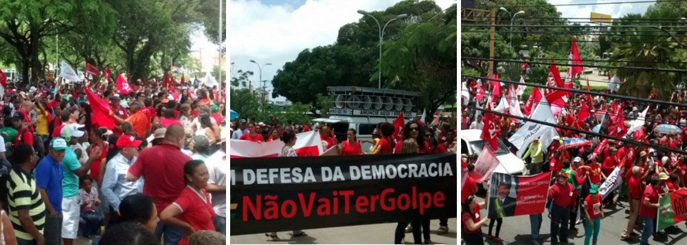 Líderes de vários movimentos sociais fizeram um grande manifesto, na manhã desta sexta-feira (18), na Praça Centenário, no Farol, de onde partiram em caminhada até o Centro de Maceió; o objetivo é mostrar à população que não haverá nenhum golpe; "Nossa manifestação é para que o voto popular, adquirido em um ato democrático, seja respeitado. Estamos aqui em defesa da democracia, reafirmando que não haverá golpe” disse Élida Miranda, do Movimento Força Brasil Popular (Foto: Voney Malta) Líderes de vários movimentos sociais fizeram um grande manifesto, na manhã desta sexta-feira (18), na Praça Centenário, no Farol, de onde partiram em caminhada até o Centro de Maceió; o objetivo é mostrar à população que não haverá nenhum golpe; "Nossa manifestação é para que o voto popular, adquirido em um ato democrático, seja respeitado. Estamos aqui em defesa da democracia, reafirmando que não haverá golpe” disse Élida Miranda, do Movimento Força Brasil Popular