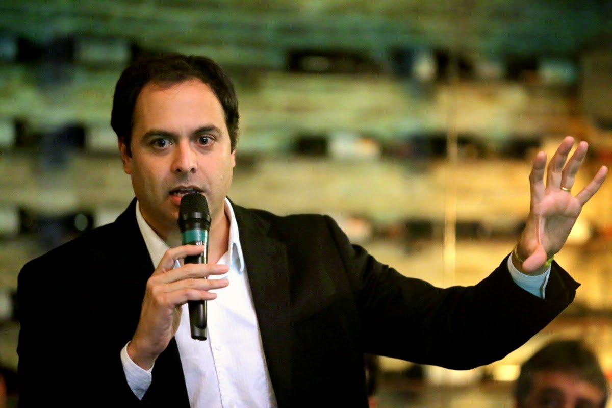 Assessoria de imprensa informou que o governador de Pernambuco, Paulo Câmara (PSB), não assinou a nota contra o processo de impeachment da presidente Dilma Rousseff, cuja comissão especial foi criada nesta quinta-feira 17 pelo presidente da Câmara, Eduardo Cunha (PMDB-RJ) (Foto: Gisele Federicce) Assessoria de imprensa informou que o governador de Pernambuco, Paulo Câmara (PSB), não assinou a nota contra o processo de impeachment da presidente Dilma Rousseff, cuja comissão especial foi criada nesta quinta-feira 17 pelo presidente da Câmara, Eduardo Cunha (PMDB-RJ)