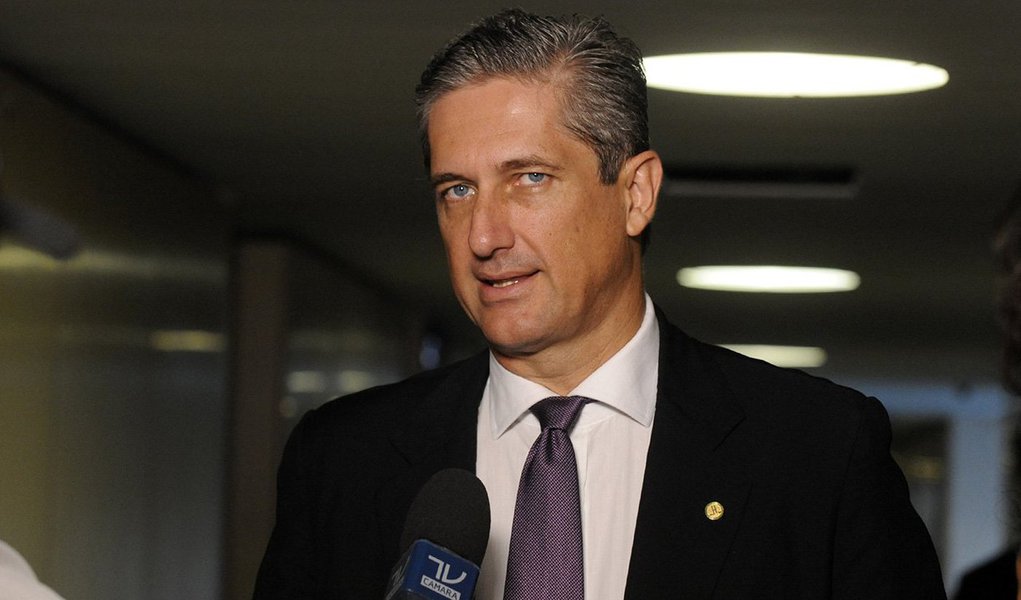 "Nosso limite é diligência de esclarecimento da denúncia. Nós fazemos juízo de admissibilidade, portanto, a gente não pode fugir do que está na denúncia e na regra constitucional e regimental", disse o deputado Rogério Rosso (PSD-DF), presidente da Comissão do Impeachment; ele quer garantir que os trabalhos avancem sem manobras e assegurar que os quase 60 requerimentos que já foram protocolados por integrantes da comissão não fujam do objetivo da comissão (Foto: Aquiles Lins) "Nosso limite é diligência de esclarecimento da denúncia. Nós fazemos juízo de admissibilidade, portanto, a gente não pode fugir do que está na denúncia e na regra constitucional e regimental", disse o deputado Rogério Rosso (PSD-DF), presidente da Comissão do Impeachment; ele quer garantir que os trabalhos avancem sem manobras e assegurar que os quase 60 requerimentos que já foram protocolados por integrantes da comissão não fujam do objetivo da comissão