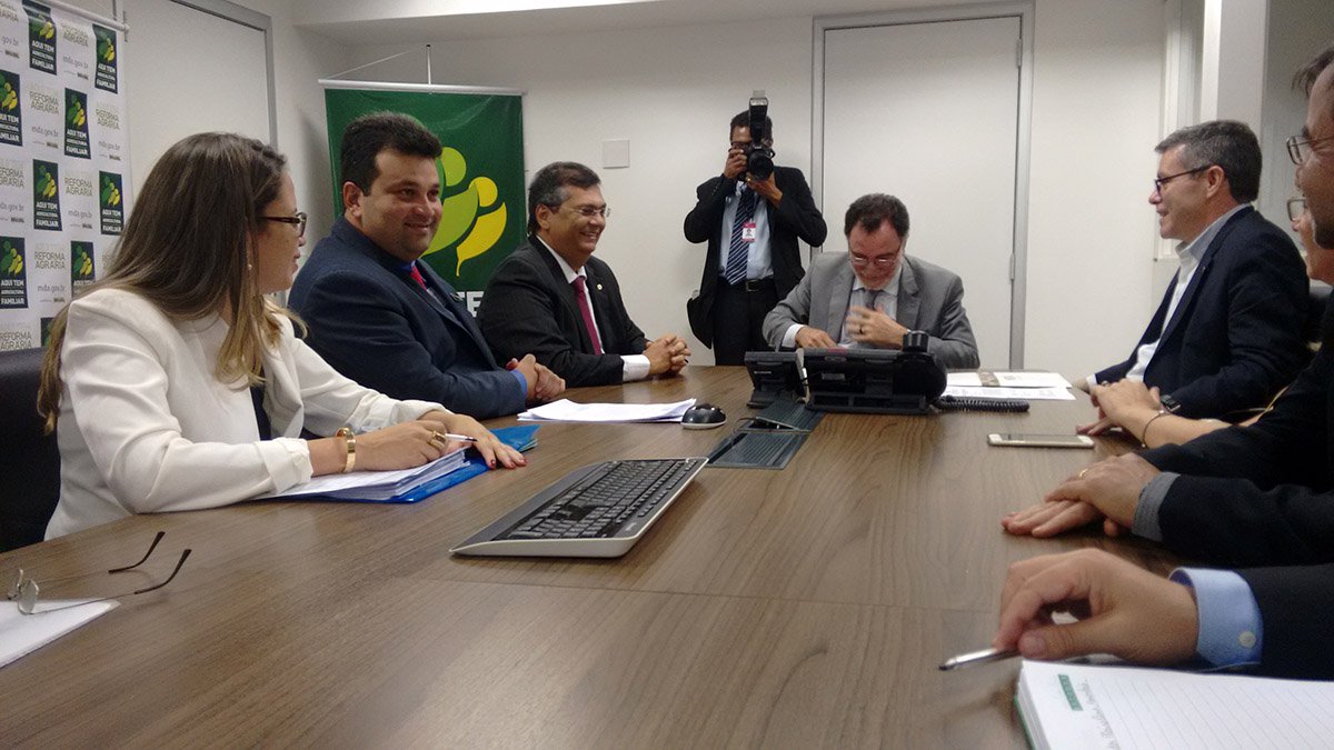 Governador Flávio Dino e secretário Adelmo Soares durante agenda com o ministro Patrus Ananias em Brasília. Foto: Divulgação (Foto: Leonardo Lucena) Governador Flávio Dino e secretário Adelmo Soares durante agenda com o ministro Patrus Ananias em Brasília. Foto: Divulgação