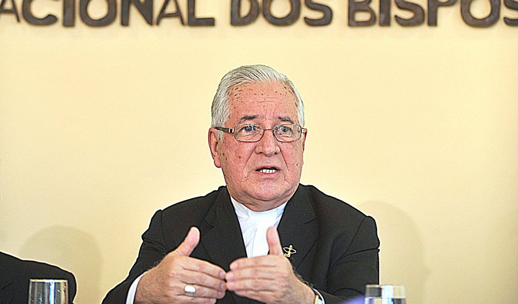 Arcebispo da Arquidiocese de Mariana, Dom Geraldo Lyrio Rocha, pediu a preservação das instituições para superar a atual crise política do país; durante as cerimônias da Semana Santa em Mariana (MG), o bispo defendeu mais serenidade e menos radicalização; "É um pedido que vale tanto para o governo federal e sua base, quanto para a oposição" (Foto: Realle Palazzo-Martini) Arcebispo da Arquidiocese de Mariana, Dom Geraldo Lyrio Rocha, pediu a preservação das instituições para superar a atual crise política do país; durante as cerimônias da Semana Santa em Mariana (MG), o bispo defendeu mais serenidade e menos radicalização; "É um pedido que vale tanto para o governo federal e sua base, quanto para a oposição"