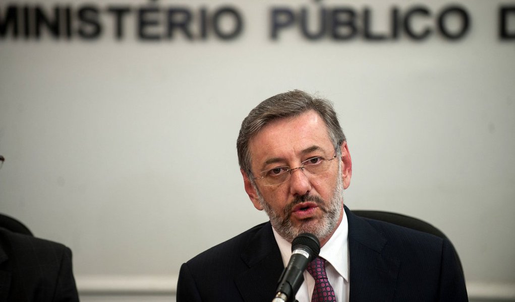Procurador-geral de Justiça de São Paulo Márcio Fernando Elias Rosa afirma que a crise é um indicativo de interrupção de um processo evolutivo; segundo ele, devemos corrigir o sistema político-partidário, sistema de representação, de financiamento de campanha; “O modo como o poder econômico se relaciona com o poder político. O Brasil por vezes tanto o interesse público quanto o interesse político são capturados pelo interesse econômico”, diz (Foto: Roberta Namour) Procurador-geral de Justiça de São Paulo Márcio Fernando Elias Rosa afirma que a crise é um indicativo de interrupção de um processo evolutivo; segundo ele, devemos corrigir o sistema político-partidário, sistema de representação, de financiamento de campanha; “O modo como o poder econômico se relaciona com o poder político. O Brasil por vezes tanto o interesse público quanto o interesse político são capturados pelo interesse econômico”, diz