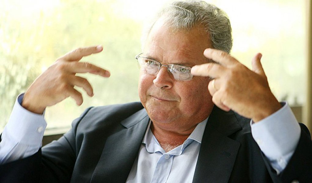 Em nota, empresa de Emílio Odebrecht disse que decidiu por uma colaboração definitiva com as investigações da Operação Lava Jato e que identificou a necessidade de implantar melhorias em suas práticas: “Ao contribuir com o aprimoramento do contexto institucional, a Odebrecht olha para si e procura evoluir, mirando o futuro. Entendemos nossa responsabilidade social e econômica, e iremos cumprir nossos contratos e manter seus investimentos” (Foto: Roberta Namour) Em nota, empresa de Emílio Odebrecht disse que decidiu por uma colaboração definitiva com as investigações da Operação Lava Jato e que identificou a necessidade de implantar melhorias em suas práticas: “Ao contribuir com o aprimoramento do contexto institucional, a Odebrecht olha para si e procura evoluir, mirando o futuro. Entendemos nossa responsabilidade social e econômica, e iremos cumprir nossos contratos e manter seus investimentos”