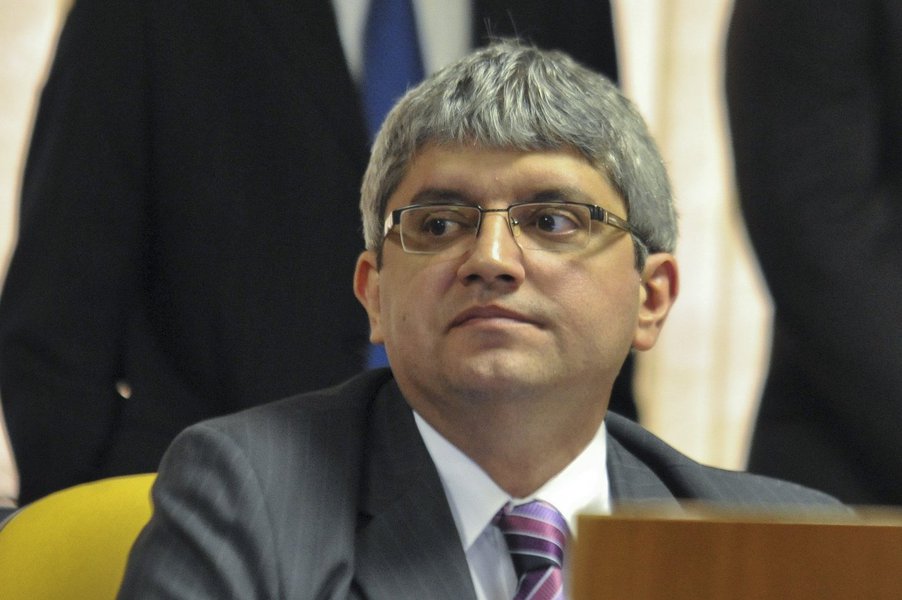 Ex-integrante do Conselho Nacional do Ministério Público, jurista faz duras críticas ao STF - "tem-se mostrado incapaz de entender seu papel como tribunal dos direitos fundamentais, como tribunal contramajoritário" -, ao Ministério Público - "vejo com pesar que o Ministério Público Federal tenha perdido seu caráter de vanguarda e que tenha tão facilmente adotado o corporativismo como mote à sua atuação" -, à condução da Lava Jato e ao processo de impeachment contra a presidente Dilma; "Há em curso um projeto que estabelece supremacia do sistema de justiça criminal sobre a democracia", diz (Foto: Gisele Federicce) Ex-integrante do Conselho Nacional do Ministério Público, jurista faz duras críticas ao STF - "tem-se mostrado incapaz de entender seu papel como tribunal dos direitos fundamentais, como tribunal contramajoritário" -, ao Ministério Público - "vejo com pesar que o Ministério Público Federal tenha perdido seu caráter de vanguarda e que tenha tão facilmente adotado o corporativismo como mote à sua atuação" -, à condução da Lava Jato e ao processo de impeachment contra a presidente Dilma; "Há em curso um projeto que estabelece supremacia do sistema de justiça criminal sobre a democracia", diz