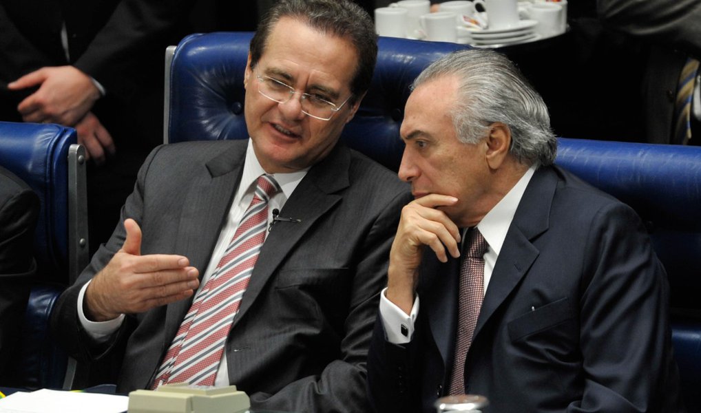 O vice-presidente Michel Temer e o presidente do Senado, Renan Calheiros, fecharam posição sobre o desembarque do governo Dilma Rousseff; o PMDB vai oficializar a saída nesta terça (29), por aclamação; a tendência é que o partido aprove ainda o prazo até o dia 12 de abril para que os sete ministros da sigla deixem seus cargos; o formato da convenção de amanhã foi fechado em reunião na residência oficial do Senado com a presença de outros senadores peemedebistas (Foto: Valter Lima) O vice-presidente Michel Temer e o presidente do Senado, Renan Calheiros, fecharam posição sobre o desembarque do governo Dilma Rousseff; o PMDB vai oficializar a saída nesta terça (29), por aclamação; a tendência é que o partido aprove ainda o prazo até o dia 12 de abril para que os sete ministros da sigla deixem seus cargos; o formato da convenção de amanhã foi fechado em reunião na residência oficial do Senado com a presença de outros senadores peemedebistas