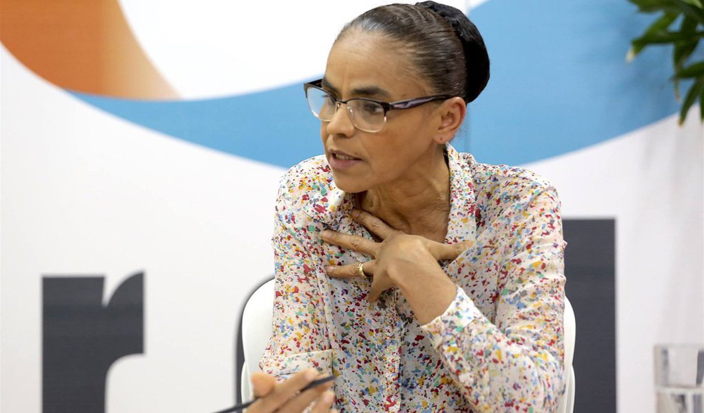 Segundo o colunista Ilimar Franco, a proposta de “eleições presidenciais já” encalhou: “Marina Silva ficou sozinha. O PMDB quer o vice Michel Temer no poder até 2018. A oposição, também. Lula não quer saber de eleição agora. Os petistas estão afogados no mar de lama da Lava-Jato. Um líder petista diz que o objetivo é se opor e reagir às medidas da gestão Temer que forem contra o legado dos governos Lula e Dilma”, diz ele (Foto: Roberta Namour) Segundo o colunista Ilimar Franco, a proposta de “eleições presidenciais já” encalhou: “Marina Silva ficou sozinha. O PMDB quer o vice Michel Temer no poder até 2018. A oposição, também. Lula não quer saber de eleição agora. Os petistas estão afogados no mar de lama da Lava-Jato. Um líder petista diz que o objetivo é se opor e reagir às medidas da gestão Temer que forem contra o legado dos governos Lula e Dilma”, diz ele