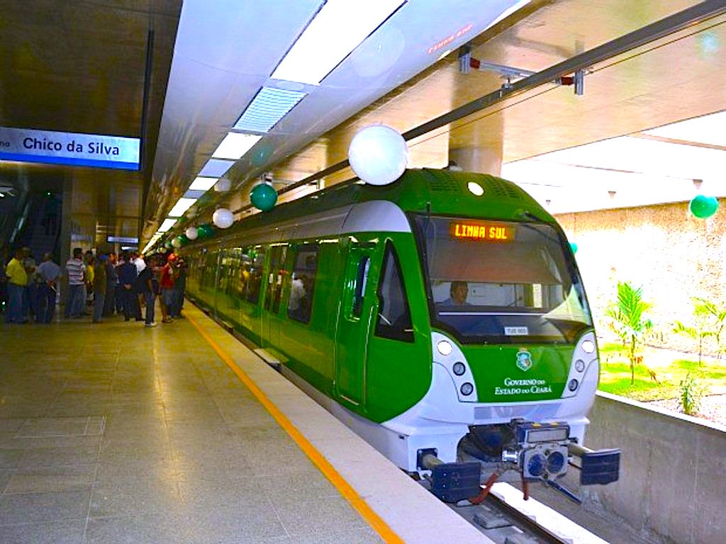 Com reajuste de 18,75%, a tarifa da Linha Sul do metrô de Fortaleza, que liga o Centro ao município de Pacatuba, sobe para R$ 2,85 (R$ 1,40 a meia) a partir de 1º de abril. O último aumento aconteceu há pouco mais de um ano (Foto: Rodrigo Rocha) Com reajuste de 18,75%, a tarifa da Linha Sul do metrô de Fortaleza, que liga o Centro ao município de Pacatuba, sobe para R$ 2,85 (R$ 1,40 a meia) a partir de 1º de abril. O último aumento aconteceu há pouco mais de um ano