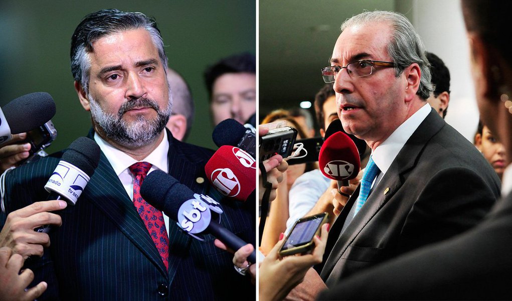 Deputado federal Paulo Pimenta (PT-RS) bateu duro no presidente da Câmara, Eduardo Cunha (PMDB-RJ), devido às manobras do peemedebista para adiar a votação sobre o seu processo de cassação no Conselho de Ética da Casa, o que, segundo o petista, é "abuso de poder e desvio de finalidade"; de acordo com o parlamentar, "já passou da hora de o Supremo Tribunal Federal e o Ministério Público Federal se manifestarem"; "Ele paralisa votações e coloca o país de joelhos" (Foto: Leonardo Lucena) Deputado federal Paulo Pimenta (PT-RS) bateu duro no presidente da Câmara, Eduardo Cunha (PMDB-RJ), devido às manobras do peemedebista para adiar a votação sobre o seu processo de cassação no Conselho de Ética da Casa, o que, segundo o petista, é "abuso de poder e desvio de finalidade"; de acordo com o parlamentar, "já passou da hora de o Supremo Tribunal Federal e o Ministério Público Federal se manifestarem"; "Ele paralisa votações e coloca o país de joelhos"
