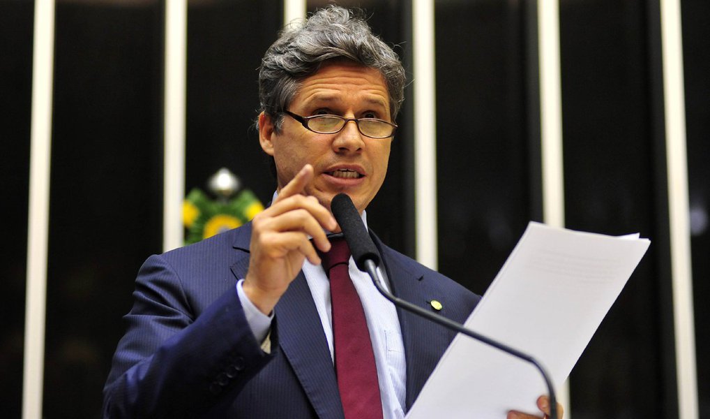 Vice-líder do governo na Câmara, deputado Paulo Teixeira (PT-SP) defende que o processo seja colocado em pauta já na abertura dos trabalhados após o recesso parlamentar, em fevereiro (Foto: Gisele Federicce) Vice-líder do governo na Câmara, deputado Paulo Teixeira (PT-SP) defende que o processo seja colocado em pauta já na abertura dos trabalhados após o recesso parlamentar, em fevereiro