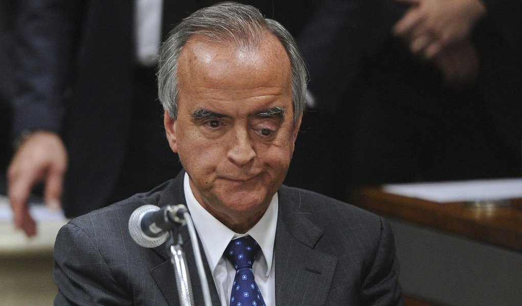 Após as revelações que levaram à prisão o senador Delcídio do Amaral (PT-MS) e o banqueiro André Esteves, do BTG Pactual, o ex-diretor internacional da Petrobras Nestor Cerveró foi transferido na noite de quarta-feira, 25, do presídio onde estava, na Região Metropolitana de Curitiba, para a Superintendência da Polícia Federal; investigadores temiam pela segurança do novo delator da Lava Jato; Cerveró vai permanecer na carceragem da PF por tempo indeterminado (Foto: Aquiles Lins) Após as revelações que levaram à prisão o senador Delcídio do Amaral (PT-MS) e o banqueiro André Esteves, do BTG Pactual, o ex-diretor internacional da Petrobras Nestor Cerveró foi transferido na noite de quarta-feira, 25, do presídio onde estava, na Região Metropolitana de Curitiba, para a Superintendência da Polícia Federal; investigadores temiam pela segurança do novo delator da Lava Jato; Cerveró vai permanecer na carceragem da PF por tempo indeterminado