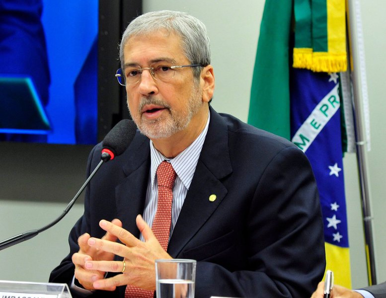 Deputado Antônio Imbassahy, do PSDB, também não esconde sua felicidade pelo pedido de impeachment da presidente Dilma Rousseff aceito pelo presidente da Câmara, Eduardo Cunha (PMDB-RJ), que está prestes a ter seu mandato cassado por corrupção; o tucano considerou 'acertada a posição' de Cunha de dar prosseguimento ao golpe, que no seu entender, 'está fundamentado em argumentos mais do que suficientes para que a petista seja investigada' (Foto: Romulo Faro) Deputado Antônio Imbassahy, do PSDB, também não esconde sua felicidade pelo pedido de impeachment da presidente Dilma Rousseff aceito pelo presidente da Câmara, Eduardo Cunha (PMDB-RJ), que está prestes a ter seu mandato cassado por corrupção; o tucano considerou 'acertada a posição' de Cunha de dar prosseguimento ao golpe, que no seu entender, 'está fundamentado em argumentos mais do que suficientes para que a petista seja investigada'