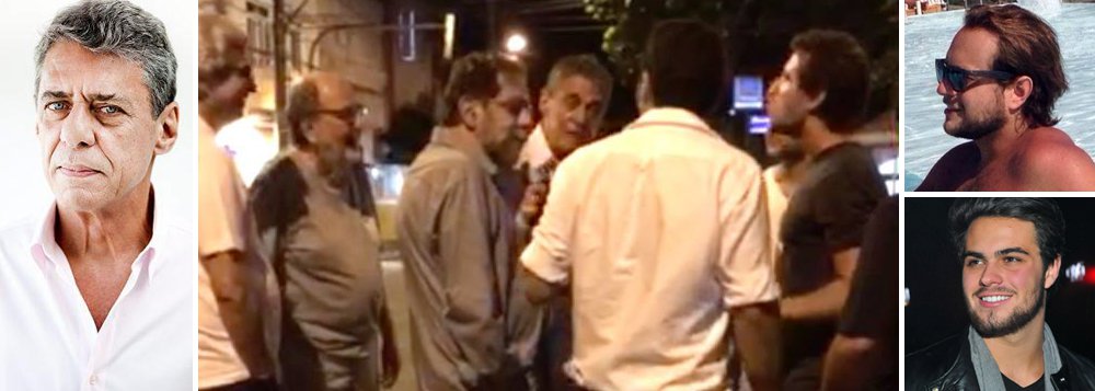 O jornalista João Pedrosa não será o único a ser processado por Chico Buarque em razão de agressões e falsas acusações que circulam sobre ele na internet; o empresário Guilherme Junqueira Motta, filho de usineiro (acima, à dir.), também será alvo de ação indenizatória em nome do artista por acusá-lo, em postagem no Facebook, de beneficiar-se financeiramente de sua posição política a favor do governo da presidente Dilma Rousseff e do PT; foi ele quem chamou Chico de "merda" no Leblon em dezembro, em um grupo que também incluía outro playboy, Álvaro Garnero Filho, por causa das posições políticas do cantor (Foto: Gisele Federicce) O jornalista João Pedrosa não será o único a ser processado por Chico Buarque em razão de agressões e falsas acusações que circulam sobre ele na internet; o empresário Guilherme Junqueira Motta, filho de usineiro (acima, à dir.), também será alvo de ação indenizatória em nome do artista por acusá-lo, em postagem no Facebook, de beneficiar-se financeiramente de sua posição política a favor do governo da presidente Dilma Rousseff e do PT; foi ele quem chamou Chico de "merda" no Leblon em dezembro, em um grupo que também incluía outro playboy, Álvaro Garnero Filho, por causa das posições políticas do cantor