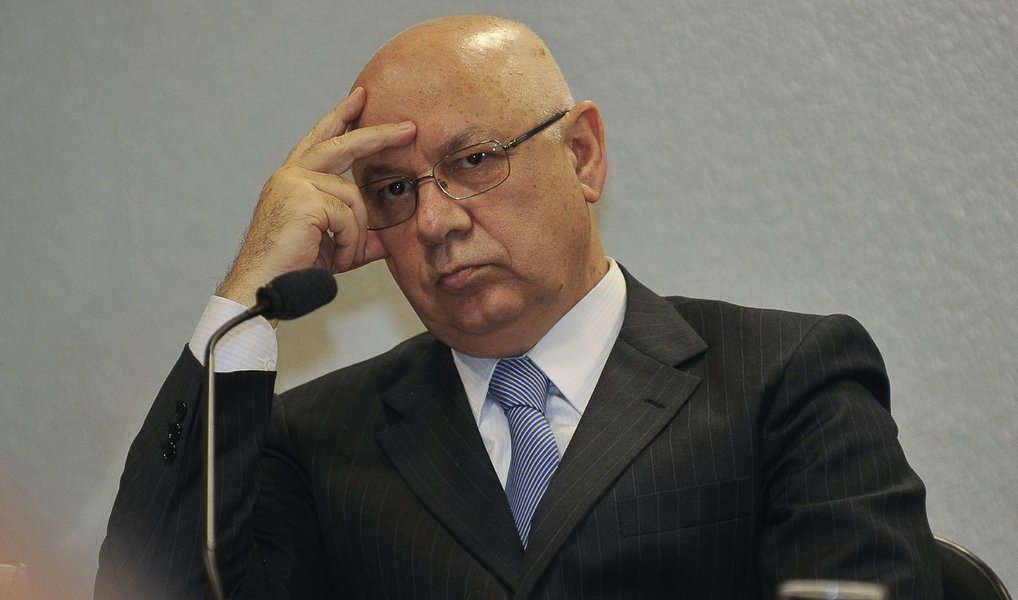 A Polícia Federal identificou suspeitos de usar a internet para ameaçar e cometer injúria contra o ministro do Supremo Tribunal Federal (STF) Teori Zavascki; alguns dos crimes foram cometidos no Rio Grande do Sul, onde o magistrado reside e onde ele representou pela investigação (Foto: Valter Lima) A Polícia Federal identificou suspeitos de usar a internet para ameaçar e cometer injúria contra o ministro do Supremo Tribunal Federal (STF) Teori Zavascki; alguns dos crimes foram cometidos no Rio Grande do Sul, onde o magistrado reside e onde ele representou pela investigação