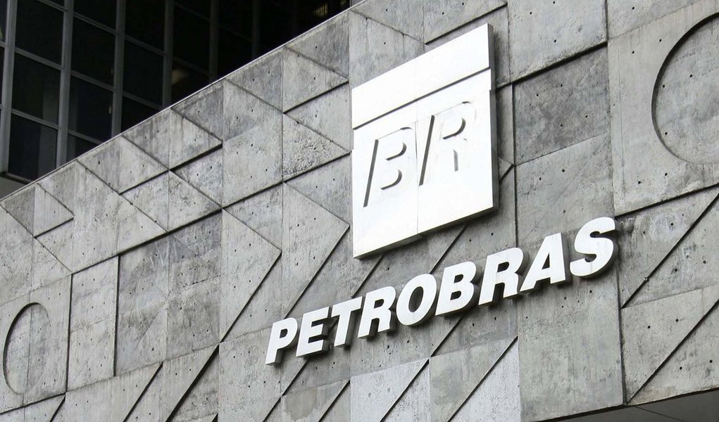 Petrobras anunciou a venda de ativos de petróleo e distribuição de combustíveis na Argentina e no Chile pelo valor total de aproximadamente US$ 1,4 bilhão; negócio faz parte do programa de desinvestimentos da estatal e ainda depende da aprovação dos órgãos reguladores de mercado (Foto: Paulo Emílio) Petrobras anunciou a venda de ativos de petróleo e distribuição de combustíveis na Argentina e no Chile pelo valor total de aproximadamente US$ 1,4 bilhão; negócio faz parte do programa de desinvestimentos da estatal e ainda depende da aprovação dos órgãos reguladores de mercado