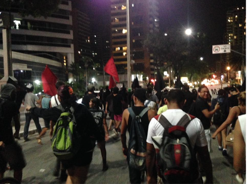 A direção do PCdoB de Fortaleza e a Juventude do PT divulgaram notas em que repudiam a ação da Polícia Militar contra os participantes da Marcha Antifascista, ocorrida na noite do último sábado (3). Eles acusam a PM de disparar balas de borracha e bombas de gás lacrimogênio injustificadamente (Foto: Rodrigo Rocha) A direção do PCdoB de Fortaleza e a Juventude do PT divulgaram notas em que repudiam a ação da Polícia Militar contra os participantes da Marcha Antifascista, ocorrida na noite do último sábado (3). Eles acusam a PM de disparar balas de borracha e bombas de gás lacrimogênio injustificadamente