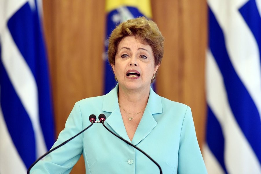 Dos 65 deputados titulares que compõem a comissão que analisa o pedido de impeachment da presidente Dilma Rousseff, oito são baianos: Lúcio Vieira Lima (PMDB), Benito Gama (PTB), Elmar Nascimento (DEM), João Carlos Bacelar (PTN), José Rocha (PR), Paulo Magalhães (PSD), Jutahy Júnior (PSDB) e Bebeto (PSB); quatro deles já se manifestaram abertamente favoráveis ao impedimento da presidente: Lúcio, Benito, Elmar e Jutahy; Bebeto ainda não se pronunciou, mas seu partido anunciou no início deste mês migração para a oposição, alegando que não acreditava mais na recuperação do governo (Foto: Romulo Faro) Dos 65 deputados titulares que compõem a comissão que analisa o pedido de impeachment da presidente Dilma Rousseff, oito são baianos: Lúcio Vieira Lima (PMDB), Benito Gama (PTB), Elmar Nascimento (DEM), João Carlos Bacelar (PTN), José Rocha (PR), Paulo Magalhães (PSD), Jutahy Júnior (PSDB) e Bebeto (PSB); quatro deles já se manifestaram abertamente favoráveis ao impedimento da presidente: Lúcio, Benito, Elmar e Jutahy; Bebeto ainda não se pronunciou, mas seu partido anunciou no início deste mês migração para a oposição, alegando que não acreditava mais na recuperação do governo