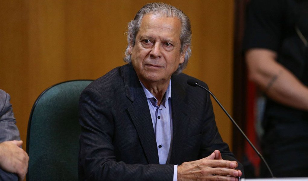 Ordem dos Advogados do Brasil (OAB) manteve a decisão da seção paulista da entidade e cassou o registro de advogado do ex-ministro José Dirceu; segundo a OAB, o motivo foi Dirceu ter cometido um "crime infamante"; o ex-ministro, que já foi condenado na Ação Penal 470, também é réu na Operação Lava Jato (Foto: Paulo Emílio) Ordem dos Advogados do Brasil (OAB) manteve a decisão da seção paulista da entidade e cassou o registro de advogado do ex-ministro José Dirceu; segundo a OAB, o motivo foi Dirceu ter cometido um "crime infamante"; o ex-ministro, que já foi condenado na Ação Penal 470, também é réu na Operação Lava Jato