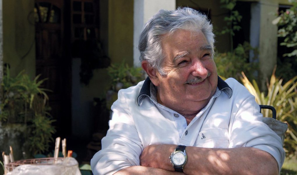 O senador e ex-presidente do Uruguai, José Alberto Mujica, será o primeiro Doutor Honoris Causa da Universidade Federal do Pampa (Unipampa), situada em Bagé, no Rio Grande do Sul; a proposta foi aprovada na última terça (22) durante reunião do Conselho Superior Universitário da Unipampa; homenagem deve ocorrer ainda no primeiro semestre deste ano (Foto: Valter Lima) O senador e ex-presidente do Uruguai, José Alberto Mujica, será o primeiro Doutor Honoris Causa da Universidade Federal do Pampa (Unipampa), situada em Bagé, no Rio Grande do Sul; a proposta foi aprovada na última terça (22) durante reunião do Conselho Superior Universitário da Unipampa; homenagem deve ocorrer ainda no primeiro semestre deste ano