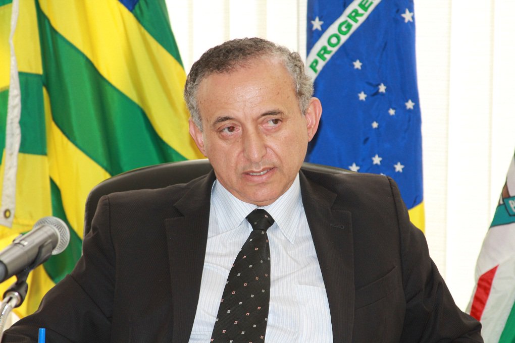 O vereador e presidente da Câmara, Anselmo Pereira (PSDB), arrumou mais uma polêmica para sua coleção; durante audiência pública que discutia o fechamento de bares nos dias semana até às 23h30, o tucano disse que quem frequenta bares de madrugada é "corno ou delinquente"; após frase se espalhar nas redes sociais e de virar alvo de críticas, Anselmo afirmou que a frase foi retirada do seu contexto e pediu desculpas aos ofendidos (Foto: José Barbacena) O vereador e presidente da Câmara, Anselmo Pereira (PSDB), arrumou mais uma polêmica para sua coleção; durante audiência pública que discutia o fechamento de bares nos dias semana até às 23h30, o tucano disse que quem frequenta bares de madrugada é "corno ou delinquente"; após frase se espalhar nas redes sociais e de virar alvo de críticas, Anselmo afirmou que a frase foi retirada do seu contexto e pediu desculpas aos ofendidos