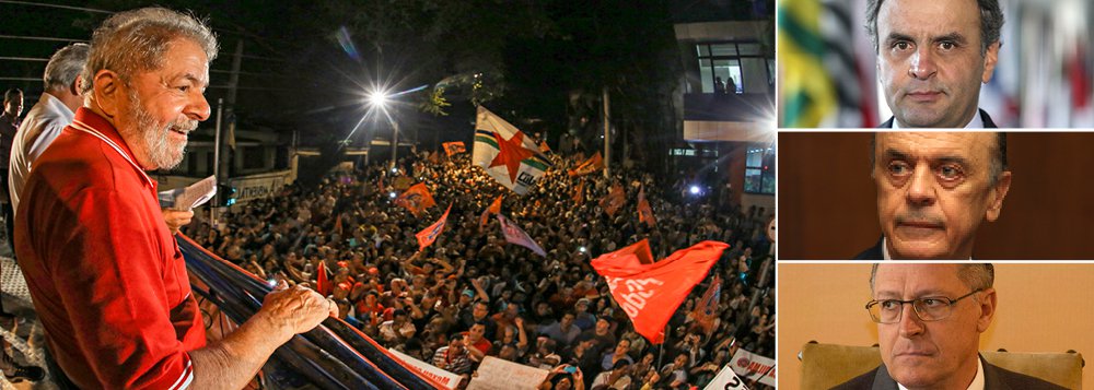 "Os dois principais dados da pesquisa são os seguintes: estourou no ar em pleno voo o balão golpista do impeachment da presidenta Dilma; os candidatos tucanos (Aécio, Serra e Alckmin) despencam, enquanto Lula se mantém e consolida como principal alternativa factível de poder nas eleições de 2018. O jogo começou a virar para o nosso lado", escreve o senador Lindbergh Farias (PT-RJ), em artigo em que comenta a pesquisa divulgada neste fim de semana; para ele, "o linchamento fracassou. Lula não apenas sai vivo do linchamento, como lidera pesquisas das eleições presidenciais"; leia a íntegra (Foto: Lindbergh Farias) "Os dois principais dados da pesquisa são os seguintes: estourou no ar em pleno voo o balão golpista do impeachment da presidenta Dilma; os candidatos tucanos (Aécio, Serra e Alckmin) despencam, enquanto Lula se mantém e consolida como principal alternativa factível de poder nas eleições de 2018. O jogo começou a virar para o nosso lado", escreve o senador Lindbergh Farias (PT-RJ), em artigo em que comenta a pesquisa divulgada neste fim de semana; para ele, "o linchamento fracassou. Lula não apenas sai vivo do linchamento, como lidera pesquisas das eleições presidenciais"; leia a íntegra