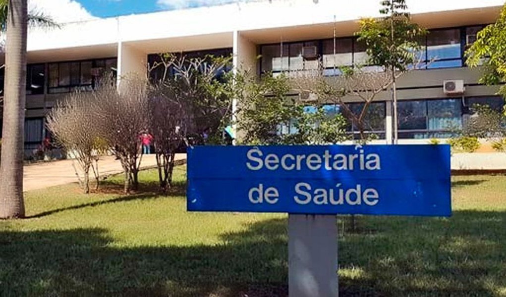 O governo do Distrito Federal soma mais de R$ 3,2 milhões em dívidas e um contrato vencido há um mês na esterilização de equipamentos médicos da rede pública; o serviço é essencial para evitar infecções hospitalares em cirurgias, e o descarte precoce de aparelhos; a Secretaria de Saúde afirmou que prepara um contrato emergencial e uma licitação regular para normalizar a situação; não existe previsão para quitar o débito (Foto: Leonardo Lucena) O governo do Distrito Federal soma mais de R$ 3,2 milhões em dívidas e um contrato vencido há um mês na esterilização de equipamentos médicos da rede pública; o serviço é essencial para evitar infecções hospitalares em cirurgias, e o descarte precoce de aparelhos; a Secretaria de Saúde afirmou que prepara um contrato emergencial e uma licitação regular para normalizar a situação; não existe previsão para quitar o débito
