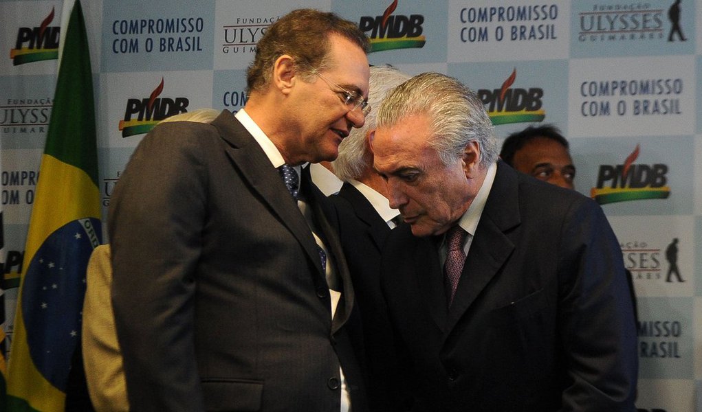 Segundo o colunista Ilimar Franco, ministros e senadores do PMDB querem adiar a reunião do Diretório Nacional, marcada para 29 de março; eles seriam contra o rompimento com o governo e dizem que o partido vai rachar; ‘Temer tratou disso com o presidente do Senado, Renan Calheiros, ontem à noite. Um peemedebista foi duro: “Se ele não tem condições de unir o PMDB, como vai unir o país?”’, disse (Foto: Roberta Namour) Segundo o colunista Ilimar Franco, ministros e senadores do PMDB querem adiar a reunião do Diretório Nacional, marcada para 29 de março; eles seriam contra o rompimento com o governo e dizem que o partido vai rachar; ‘Temer tratou disso com o presidente do Senado, Renan Calheiros, ontem à noite. Um peemedebista foi duro: “Se ele não tem condições de unir o PMDB, como vai unir o país?”’, disse