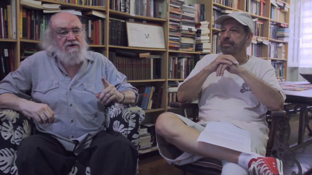 Cantores Aldir Blanc e João Bosco conclamam os cariocas a participar de ato em favor da democracia na Lapa, nesta segunda-feira (11); intitulado 'Cultura pela Democracia', o evento terá shows e discursos de quem viveu a ditadura e alerta para os riscos de um novo golpe no Brasi; "A gente viveu a ditadura, o arbítrio e a tortura. Por isso é que a gente diz que não vai ter golpe", diz Blanc; "A gente quer dizer às pessoas como é importante você viver num país democrático", afirma João Bosco; assista (Foto: Romulo Faro) Cantores Aldir Blanc e João Bosco conclamam os cariocas a participar de ato em favor da democracia na Lapa, nesta segunda-feira (11); intitulado 'Cultura pela Democracia', o evento terá shows e discursos de quem viveu a ditadura e alerta para os riscos de um novo golpe no Brasi; "A gente viveu a ditadura, o arbítrio e a tortura. Por isso é que a gente diz que não vai ter golpe", diz Blanc; "A gente quer dizer às pessoas como é importante você viver num país democrático", afirma João Bosco; assista