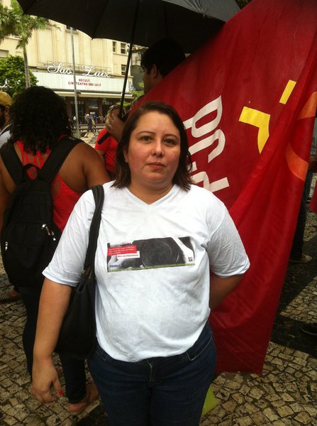 Para a presidente do Sindicato dos Jornalistas do Ceará (Sindjorce), Samira de Castro, a criação do Conselho Federal de Jornalistas é o caminho para punir os maus profissionais e evitar coberturas tendenciosas dos acontecimentos nacionais. Ela classifica como "impressionante" o nível de manipulação dos grandes noticiários e defende a democratização da comunicação para "combater esse golpe em marcha"
(Foto: Rodrigo Rocha) Para a presidente do Sindicato dos Jornalistas do Ceará (Sindjorce), Samira de Castro, a criação do Conselho Federal de Jornalistas é o caminho para punir os maus profissionais e evitar coberturas tendenciosas dos acontecimentos nacionais. Ela classifica como "impressionante" o nível de manipulação dos grandes noticiários e defende a democratização da comunicação para "combater esse golpe em marcha"