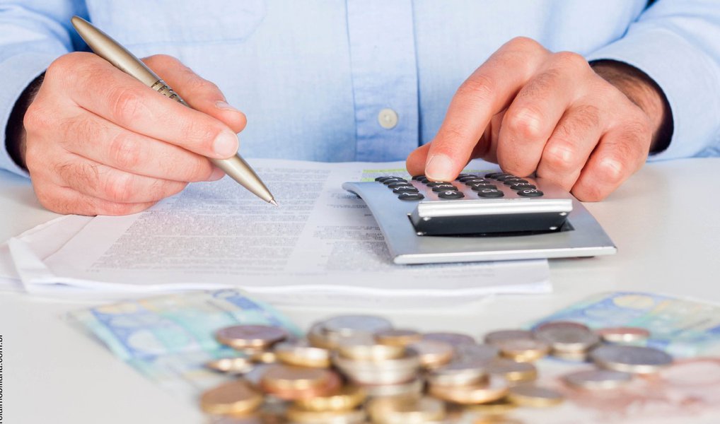 A venda de títulos públicos a pessoas físicas somou R$ 1,565 bilhão no mês passado, informou o Tesouro Nacional. O valor vendido por meio do programa Tesouro Direto é recorde para meses de dezembro e o segundo melhor mês da história, só perdendo para maio de 2015 (R$ 2,411 bilhões) (Foto: Leonardo Attuch) A venda de títulos públicos a pessoas físicas somou R$ 1,565 bilhão no mês passado, informou o Tesouro Nacional. O valor vendido por meio do programa Tesouro Direto é recorde para meses de dezembro e o segundo melhor mês da história, só perdendo para maio de 2015 (R$ 2,411 bilhões)