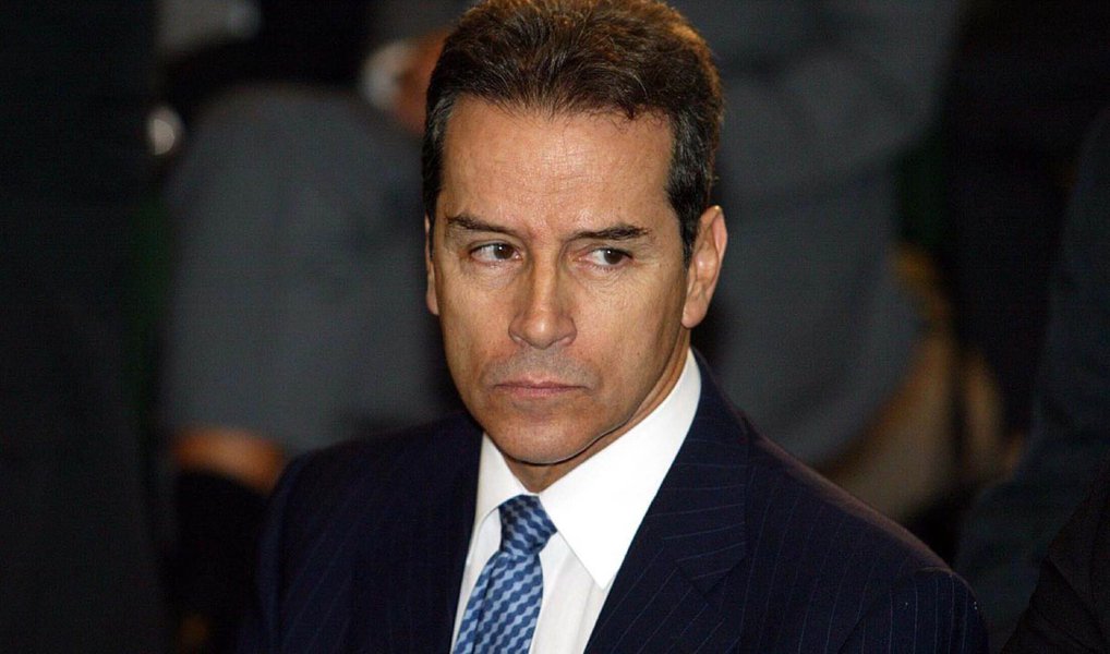 O STF manteve a pena do ex-senador Luís Estevão e do empresário Fábio Monteiro em 31 anos e 6 meses de prisão por crimes cometidos na construção do Fórum Trabalhista do TRT-SP; os dois já haviam sido condenados por cinco crimes, mas como dois deles prescreveram, a pena deve ficar em cerca de 26 anos de prisão; o escândalo de superfaturamento na construção da nova sede do TRT-SP veio à tona em 1998; na ocasião, Procuradores da República identificaram desvio de R$ 169 milhões - atualizado, o montante alcança cerca de R$ 1 bilhão (Foto: Leonardo Lucena) O STF manteve a pena do ex-senador Luís Estevão e do empresário Fábio Monteiro em 31 anos e 6 meses de prisão por crimes cometidos na construção do Fórum Trabalhista do TRT-SP; os dois já haviam sido condenados por cinco crimes, mas como dois deles prescreveram, a pena deve ficar em cerca de 26 anos de prisão; o escândalo de superfaturamento na construção da nova sede do TRT-SP veio à tona em 1998; na ocasião, Procuradores da República identificaram desvio de R$ 169 milhões - atualizado, o montante alcança cerca de R$ 1 bilhão