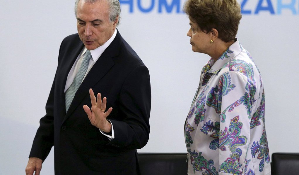 Em conversa com interlocutores, vice Michel Temer (PMDB) teria dito que não cabe a ele fazer oposição a presidente Dilma nem liderar movimentos para tirá-la do Planalto, mas também não demonstrou nenhuma disposição em responder a seus apelos; "Por que agora ela quer minha confiança?", indagou; nesta segunda-feira, ele será recebido pelo jurista Ives Gandra Martins, voz importante no meio jurídico a favor do impeachment, na Associação Comercial de São Paulo (Foto: Roberta Namour) Em conversa com interlocutores, vice Michel Temer (PMDB) teria dito que não cabe a ele fazer oposição a presidente Dilma nem liderar movimentos para tirá-la do Planalto, mas também não demonstrou nenhuma disposição em responder a seus apelos; "Por que agora ela quer minha confiança?", indagou; nesta segunda-feira, ele será recebido pelo jurista Ives Gandra Martins, voz importante no meio jurídico a favor do impeachment, na Associação Comercial de São Paulo