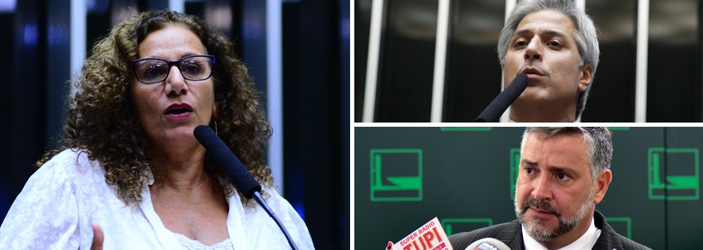 Deputados do PT, PCdoB e Rede prometem obstruir os trabalhos legislativos a partir desta semana até que seus pleitos sejam atendidos. Eles estão mobilizados para combater o impeachment da presidenta Dilma Rousseff, pressionar pelo afastamento do presidente da Casa, Eduardo Cunha (PMDB-RJ), e pelo acolhimento do pedido de impeachment do vice, Michel Temer; "Nosso espírito é de luta, de empenho para chamar a atenção das ruas, da população em suas casas, mostrar nossa reação de indignação", disse a deputada Jandira Feghali (PCdoB) (Foto: Aquiles Lins) Deputados do PT, PCdoB e Rede prometem obstruir os trabalhos legislativos a partir desta semana até que seus pleitos sejam atendidos. Eles estão mobilizados para combater o impeachment da presidenta Dilma Rousseff, pressionar pelo afastamento do presidente da Casa, Eduardo Cunha (PMDB-RJ), e pelo acolhimento do pedido de impeachment do vice, Michel Temer; "Nosso espírito é de luta, de empenho para chamar a atenção das ruas, da população em suas casas, mostrar nossa reação de indignação", disse a deputada Jandira Feghali (PCdoB)