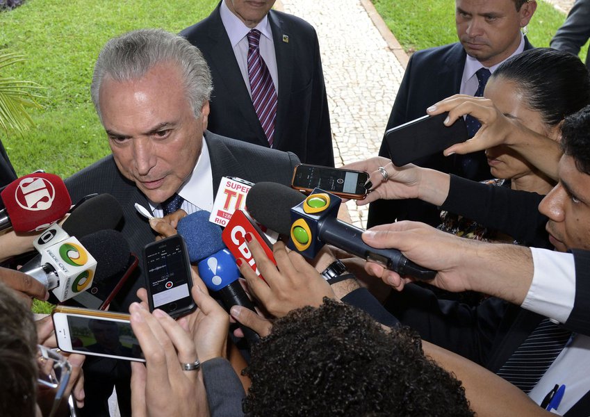 'Uma Ponte Para o Futuro', o eventual Plano de Reconstrução Nacional apresentado pelo vice-presidente Michel Temer, para assumir o Planalto caso se consolide o golpe contra a presidente Dilma, é ultraliberal, concentracionista e com conteúdo neoliberal, escreve o jornalista Renato Dias, em matéria especial para o 247; confira as principais propostas (Foto: Gisele Federicce) 'Uma Ponte Para o Futuro', o eventual Plano de Reconstrução Nacional apresentado pelo vice-presidente Michel Temer, para assumir o Planalto caso se consolide o golpe contra a presidente Dilma, é ultraliberal, concentracionista e com conteúdo neoliberal, escreve o jornalista Renato Dias, em matéria especial para o 247; confira as principais propostas