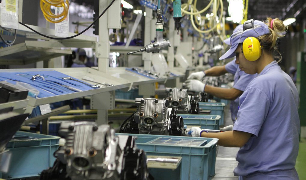 Pesquisa Indicadores Industriais, realizada pela Confederação Nacional da Indústria, aponta que o faturamento da indústria caiu em março, após dois meses seguidos de crescimento; faturamento de março sofreu queda de 1,2% ante fevereiro; nível de emprego teve baixa de 0,6% no período, caindo pelo 14º mês consecutivo (Foto: Paulo Emílio) Pesquisa Indicadores Industriais, realizada pela Confederação Nacional da Indústria, aponta que o faturamento da indústria caiu em março, após dois meses seguidos de crescimento; faturamento de março sofreu queda de 1,2% ante fevereiro; nível de emprego teve baixa de 0,6% no período, caindo pelo 14º mês consecutivo
