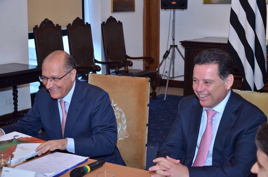 Governadores Marconi Perillo e Geraldo Alckmin assinaram autorização de convênio entre o governo de Goiás, por meio da Secretaria de Desenvolvimento Econômico (SED), e USP, para atuação conjunta na promoção das ações do Inova Goiás, programa de inovação e tecnologia; a partir deste convênio, o Governo de Goiás poderá contar com a expertise da instituição com maior número de patentes depositadas em todo o País (Foto: José Barbacena) Governadores Marconi Perillo e Geraldo Alckmin assinaram autorização de convênio entre o governo de Goiás, por meio da Secretaria de Desenvolvimento Econômico (SED), e USP, para atuação conjunta na promoção das ações do Inova Goiás, programa de inovação e tecnologia; a partir deste convênio, o Governo de Goiás poderá contar com a expertise da instituição com maior número de patentes depositadas em todo o País