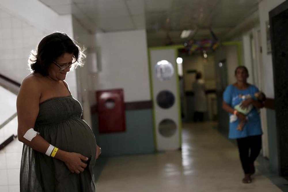 Elizângela Marques, grávida de 6 meses, posa para foto em hospital de Recife. Elizângela espera resultado de exames sobre o Zika vírus. 28/01/2016 REUTERS/Ueslei Marcelino (Foto: Gisele Federicce) Elizângela Marques, grávida de 6 meses, posa para foto em hospital de Recife. Elizângela espera resultado de exames sobre o Zika vírus. 28/01/2016 REUTERS/Ueslei Marcelino