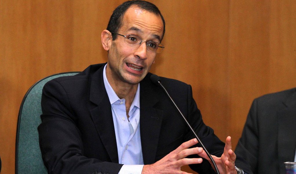 Segunda Turma do Supremo Tribunal Federal (STF) julgará na nesta terça-feira pedidos de liberdade apresentados por Marcelo Odebrecht e de mais dois executivos da construtora, Márcio Faria e Rogério Santos de Araújo; presos em junho do ano passado na Lava Jato, os três já tiveram pedidos semelhantes negados no Superior Tribunal de Justiça (STJ) e no Tribunal Regional Federal da 4ª Região (TRF-4), segunda instância da Justiça Federal; os habeas corpus agora serão analisados pelos ministros Teori Zavascki (relator e primeiro a votar), Dias Toffoli, Celso de Mello, Gilmar Mendes e Cármen Lúcia (Foto: Roberta Namour) Segunda Turma do Supremo Tribunal Federal (STF) julgará na nesta terça-feira pedidos de liberdade apresentados por Marcelo Odebrecht e de mais dois executivos da construtora, Márcio Faria e Rogério Santos de Araújo; presos em junho do ano passado na Lava Jato, os três já tiveram pedidos semelhantes negados no Superior Tribunal de Justiça (STJ) e no Tribunal Regional Federal da 4ª Região (TRF-4), segunda instância da Justiça Federal; os habeas corpus agora serão analisados pelos ministros Teori Zavascki (relator e primeiro a votar), Dias Toffoli, Celso de Mello, Gilmar Mendes e Cármen Lúcia