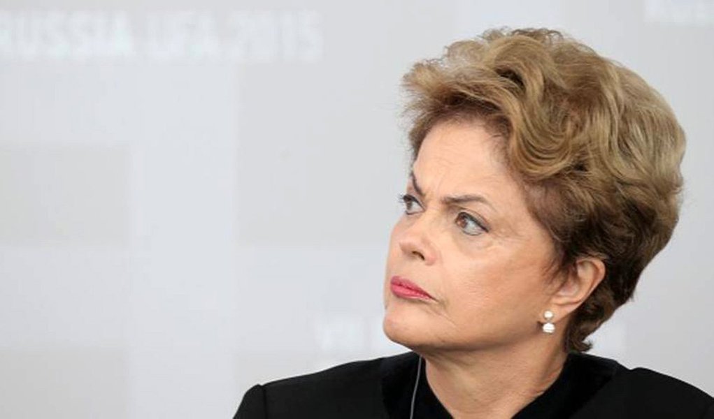 Não existe um fato determinado, um crime de responsabilidade que ampare a acusação para seu impedimento, nos termos que determina a Constituição. O impeachment da Presidente Dilma é um julgamento de exceção, feito a partir de uma peça de acusação imprestável, que é o parecer de exceção elaborado pelo ex-deputado de oposição e atual conselheiro do Tribunal de Contas da União João Augusto Nardes – ele sim – investigado por corrupção (Foto: Jeferson Miola) Não existe um fato determinado, um crime de responsabilidade que ampare a acusação para seu impedimento, nos termos que determina a Constituição. O impeachment da Presidente Dilma é um julgamento de exceção, feito a partir de uma peça de acusação imprestável, que é o parecer de exceção elaborado pelo ex-deputado de oposição e atual conselheiro do Tribunal de Contas da União João Augusto Nardes – ele sim – investigado por corrupção