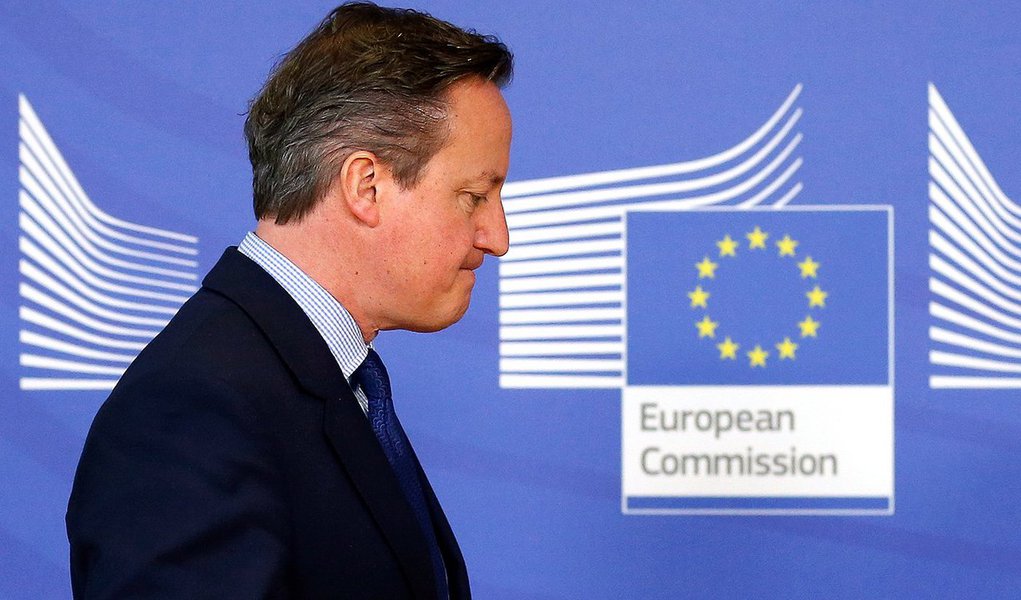 Campanha para que a Grã-Bretanha se separe da União Europeia subiu para 43%, um aumento de 2 pontos percentuais em relação a uma sondagem semelhante de uma semana atrás, como indicou a pesquisa da ICM; primeiro-ministro britânico, David Cameron enfrenta uma das crises mais profundas em sua liderança de uma década no Partido Conservador desde que Iain Duncan Smith, ex-secretário de Trabalho e Aposentadoria contrário à filiação à UE, renunciou por conta dos gastos com o bem-estar social (Foto: Aquiles Lins) Campanha para que a Grã-Bretanha se separe da União Europeia subiu para 43%, um aumento de 2 pontos percentuais em relação a uma sondagem semelhante de uma semana atrás, como indicou a pesquisa da ICM; primeiro-ministro britânico, David Cameron enfrenta uma das crises mais profundas em sua liderança de uma década no Partido Conservador desde que Iain Duncan Smith, ex-secretário de Trabalho e Aposentadoria contrário à filiação à UE, renunciou por conta dos gastos com o bem-estar social