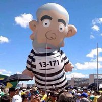 O Pixuleco é o negro que labutava de sol a sol sob a vergasta impiedosa do capataz, é o quilombola que ousou sonhar com liberdade e sucumbiu sob os canhões do Estado, é cada insurgente da monarquia e da república que pereceu combatendo por justiça e igualdade (Foto: Eder Martins) O Pixuleco é o negro que labutava de sol a sol sob a vergasta impiedosa do capataz, é o quilombola que ousou sonhar com liberdade e sucumbiu sob os canhões do Estado, é cada insurgente da monarquia e da república que pereceu combatendo por justiça e igualdade