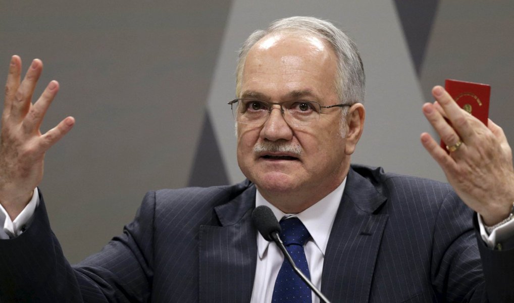 Ministro do STF que decidiu pela suspensão do processo de impeachment no Congresso até o dia 16, quando a corte debaterá o assunto, espera que qualquer deliberação sobre o assunto saia na própria quarta-feira; expectativa era de que o ministro Gilmar Mendes pudesse pedir vista, paralisando o caso; hoje, Gilmar declarou, porém: "Não acredito que haverá pedido de vista" (Foto: Gisele Federicce) Ministro do STF que decidiu pela suspensão do processo de impeachment no Congresso até o dia 16, quando a corte debaterá o assunto, espera que qualquer deliberação sobre o assunto saia na própria quarta-feira; expectativa era de que o ministro Gilmar Mendes pudesse pedir vista, paralisando o caso; hoje, Gilmar declarou, porém: "Não acredito que haverá pedido de vista"