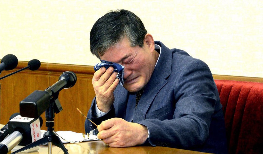 Suprema Corte da Coreia do Norte condenou um cidadão sul-coreano com nacionalidade também norte-americana a 10 anos de trabalhos forçados nesta sexta-feira por subversão, na condenação mais recente de um estrangeiro por crimes contra o país comunista; Kim Dong Chul, de 62 anos, foi preso em outubro e admitiu ter cometido "espionagem imperdoável", incluindo o roubo de segredos militares (Foto: Paulo Emílio) Suprema Corte da Coreia do Norte condenou um cidadão sul-coreano com nacionalidade também norte-americana a 10 anos de trabalhos forçados nesta sexta-feira por subversão, na condenação mais recente de um estrangeiro por crimes contra o país comunista; Kim Dong Chul, de 62 anos, foi preso em outubro e admitiu ter cometido "espionagem imperdoável", incluindo o roubo de segredos militares
