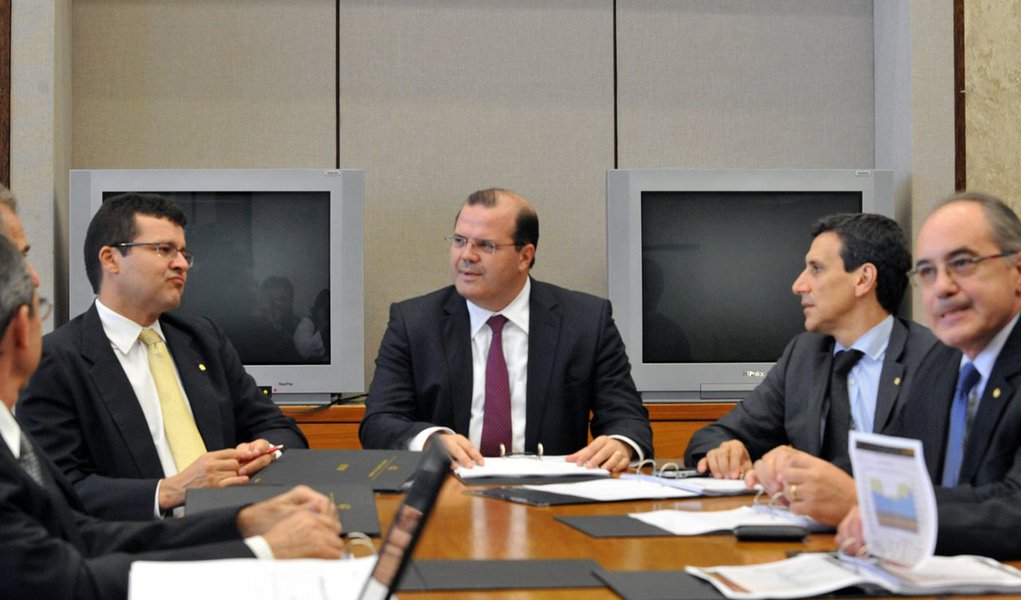 Istituições financeiras esperam que a taxa básica de juros, a Selic, seja mantida em 14,25% ao ano, na reunião do Comitê de Política Monetária (Copom) do Banco Central (BC), que acontece esta semana; previsão faz parte do boletim Focus, realizado pelo Banco Central (BC), com base em projeções de instituições financeiras para os principais indicadores econômicos; para o final de 2016, porém, a mediana das expectativas para a Selic passou de 13,38% para 13,25% ao ano; a estimativa para a alta do IPCA no final deste ano caiu pela sétima vez seguida, em 0,1 ponto percentual, a 6,98 por cento (Foto: Paulo Emílio) Istituições financeiras esperam que a taxa básica de juros, a Selic, seja mantida em 14,25% ao ano, na reunião do Comitê de Política Monetária (Copom) do Banco Central (BC), que acontece esta semana; previsão faz parte do boletim Focus, realizado pelo Banco Central (BC), com base em projeções de instituições financeiras para os principais indicadores econômicos; para o final de 2016, porém, a mediana das expectativas para a Selic passou de 13,38% para 13,25% ao ano; a estimativa para a alta do IPCA no final deste ano caiu pela sétima vez seguida, em 0,1 ponto percentual, a 6,98 por cento