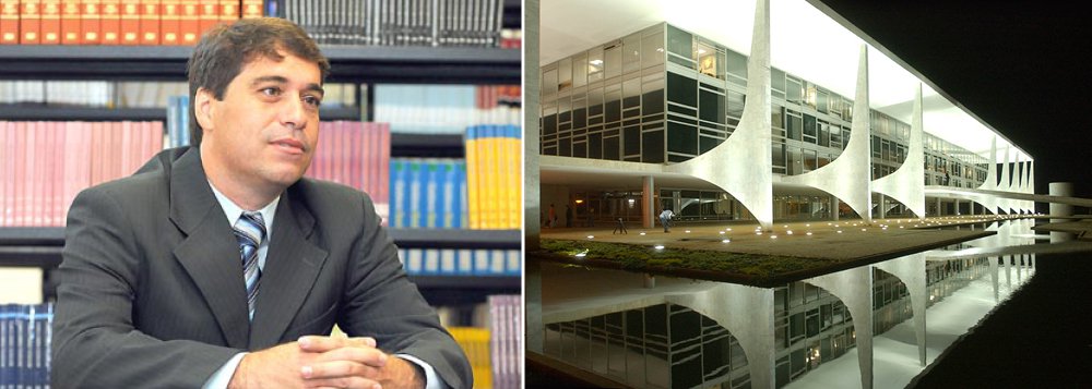 O contingenciamento de recursos que será publicado na segunda-feira (30) poderá levar à paralisia do governo, caso o Congresso demore a aprovar a alteração da meta fiscal de 2015; segundo economistas, o prolongamento do bloqueio de R$ 10,7 bilhões poderá comprometer o funcionamento da máquina pública; segundo o coordenador do curso de Economia do Ibmec, Márcio Salvato, em um primeiro momento, a medida significa atraso no pagamento de contratos por alguns dias; porém, caso a crise se prolongue, poderá levar à paralisia da máquina pública (Foto: Romulo Faro) O contingenciamento de recursos que será publicado na segunda-feira (30) poderá levar à paralisia do governo, caso o Congresso demore a aprovar a alteração da meta fiscal de 2015; segundo economistas, o prolongamento do bloqueio de R$ 10,7 bilhões poderá comprometer o funcionamento da máquina pública; segundo o coordenador do curso de Economia do Ibmec, Márcio Salvato, em um primeiro momento, a medida significa atraso no pagamento de contratos por alguns dias; porém, caso a crise se prolongue, poderá levar à paralisia da máquina pública