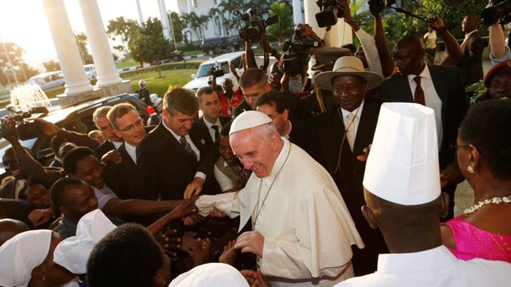 O papa Francisco viajou ao mais sagrado santuário de Uganda neste sábado, em homenagem aos mártires cristãos do século 19 mortos por sua fé, inclusive para proteger os jovens rapazes na corte real de abuso por parte do rei; Uganda tem sido vista como um bastião de sentimento anti-gay desde 2013, quando procurou endurecer as penas, com alguns legisladores pressionando para a pena de morte ou prisão perpétua por algumas ações que envolvem sexo gay; a lei foi anulada por razões processuais (Foto: Romulo Faro) O papa Francisco viajou ao mais sagrado santuário de Uganda neste sábado, em homenagem aos mártires cristãos do século 19 mortos por sua fé, inclusive para proteger os jovens rapazes na corte real de abuso por parte do rei; Uganda tem sido vista como um bastião de sentimento anti-gay desde 2013, quando procurou endurecer as penas, com alguns legisladores pressionando para a pena de morte ou prisão perpétua por algumas ações que envolvem sexo gay; a lei foi anulada por razões processuais