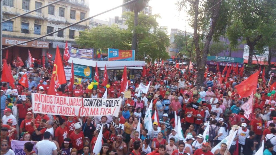 Fortaleza e cidades da Região Metropolitana e Interior do Ceará recebem uma série de atos contra o golpe e a favor da democracia durante este fim de semana. Na capital, a sessão de votação do impeachment, marcada para este domingo (17), será transmitida por telões na avenida da Universidade. Confira a programação completa (Foto: Rodrigo Rocha) Fortaleza e cidades da Região Metropolitana e Interior do Ceará recebem uma série de atos contra o golpe e a favor da democracia durante este fim de semana. Na capital, a sessão de votação do impeachment, marcada para este domingo (17), será transmitida por telões na avenida da Universidade. Confira a programação completa