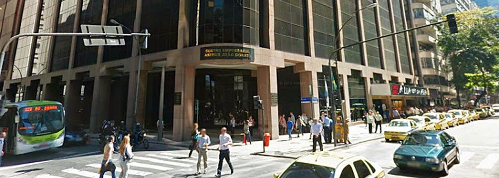 Na avaliação da Federação das Indústrias do Estado do Rio de Janeiro (Firjan), a admissibilidade do processo de impeachment da presidente da República Dilma, formalizado pela Câmara, "reflete a solidez de nossas instituições e fortalece a nossa democracia”; em nota, a entidade entende que a decisão de ontem vai permitir que o Brasil volte a olhar para o futuro com esperança, “saindo de um período marcado pela falta de diálogo, pela divisão do país e pelo fracasso da política econômica” (Foto: Leonardo Lucena) Na avaliação da Federação das Indústrias do Estado do Rio de Janeiro (Firjan), a admissibilidade do processo de impeachment da presidente da República Dilma, formalizado pela Câmara, "reflete a solidez de nossas instituições e fortalece a nossa democracia”; em nota, a entidade entende que a decisão de ontem vai permitir que o Brasil volte a olhar para o futuro com esperança, “saindo de um período marcado pela falta de diálogo, pela divisão do país e pelo fracasso da política econômica”