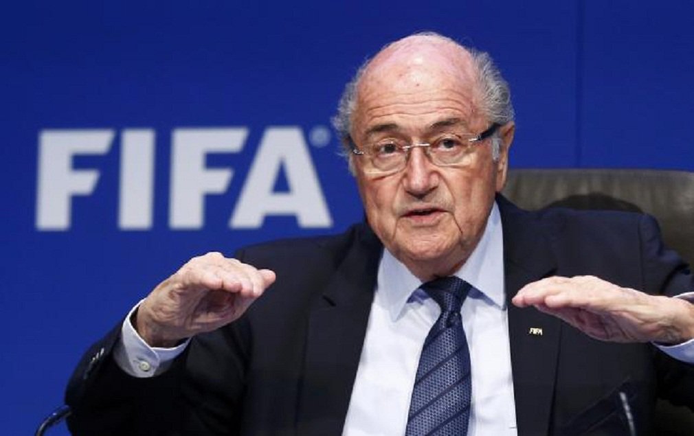 Re-elected FIFA President Sepp Blatter gestures during news conference after an extraordinary Executive Committee meeting in Zurich, Switzerland, May 30, 2015. REUTERS/Arnd Wiegmann (Foto: José Barbacena) Re-elected FIFA President Sepp Blatter gestures during news conference after an extraordinary Executive Committee meeting in Zurich, Switzerland, May 30, 2015. REUTERS/Arnd Wiegmann